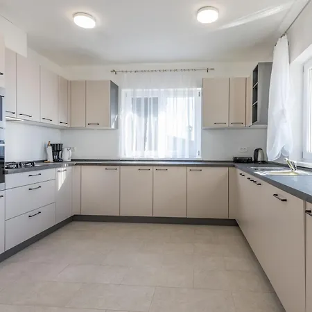 Lida, A Modern With A Fantastic Sea View Vila