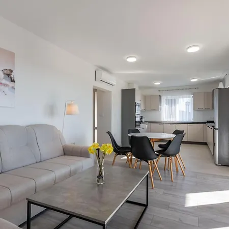 Lida, A Modern With A Fantastic Sea View Vila